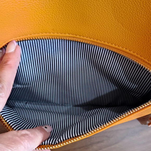 Deluxity Yellow Crossbody Bag - Picture 4 of 6